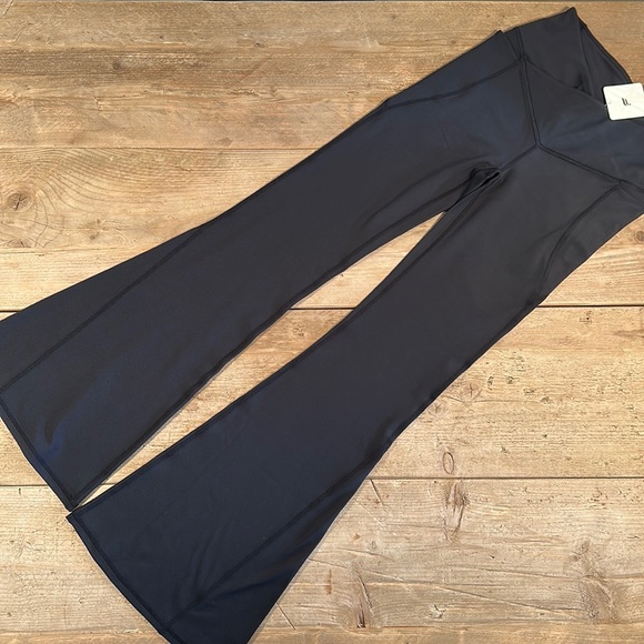 NWT- Fabletics HW Crossover Flare -BLACK (32”) REGULAR INSEAM New!! - Picture 5 of 12